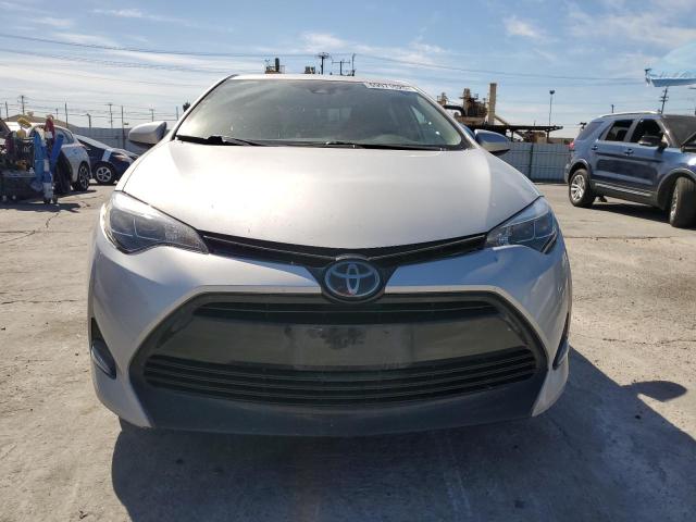 5YFBURHE8JP759973 - 2018 TOYOTA COROLLA L SILVER photo 5