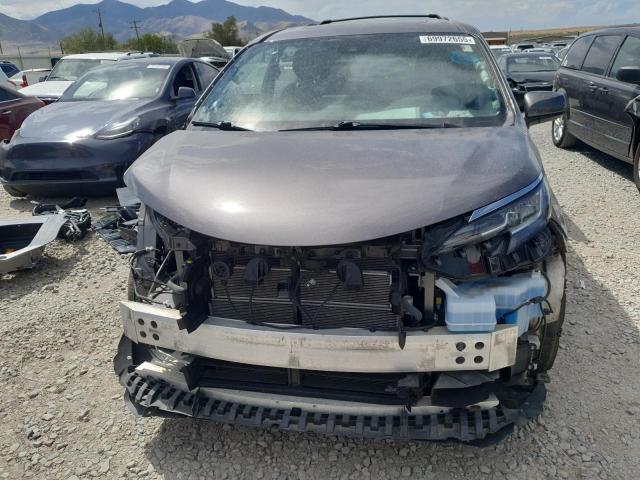 5TDYSKFCXMS029437 - 2021 TOYOTA SIENNA XLE ნაცრისფერი ფოტო 5