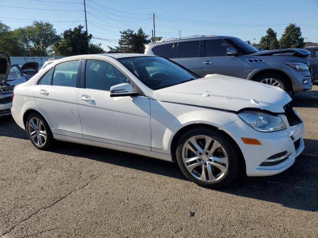 WDDGF8AB2DR270625 - 2013 MERCEDES-BENZ C 300 4MATIC WHITE photo 4