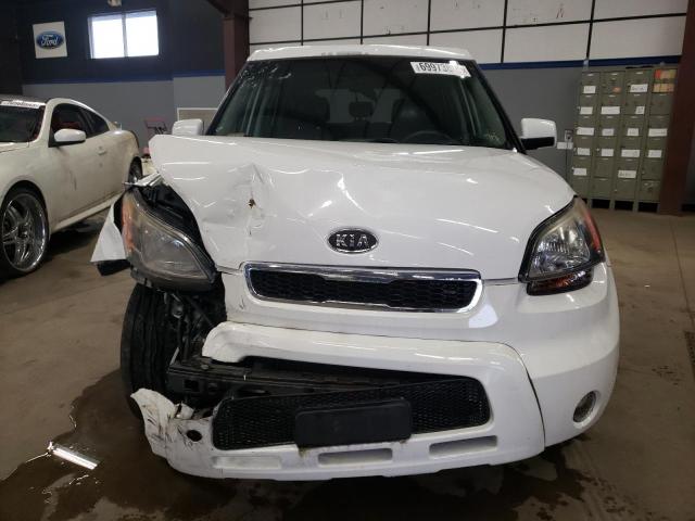 KNDJT2A20B7727205 - 2011 KIA SOUL + WHITE photo 5