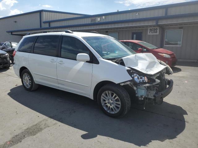 5TDBK22C79S025302 - 2009 TOYOTA SIENNA XLE WHITE photo 4