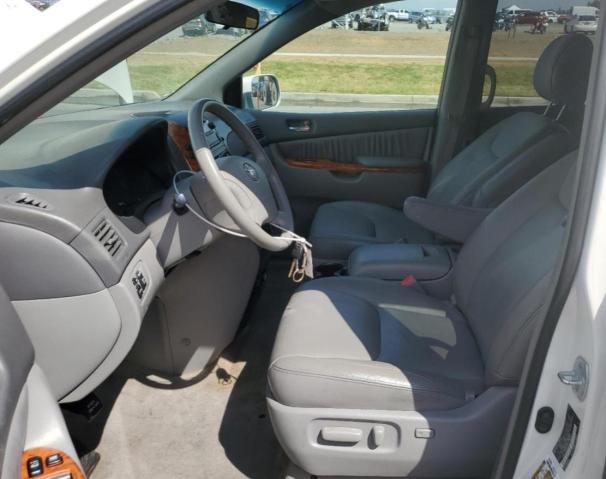 5TDBK22C79S025302 - 2009 TOYOTA SIENNA XLE WHITE photo 7