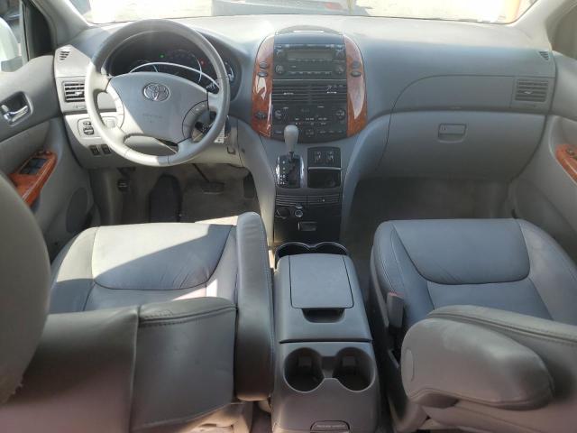 5TDBK22C79S025302 - 2009 TOYOTA SIENNA XLE WHITE photo 8