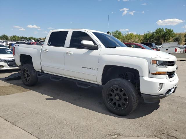 3GCUKREC7HG317266 - 2017 CHEVROLET SILVERADO K1500 LT WHITE photo 4