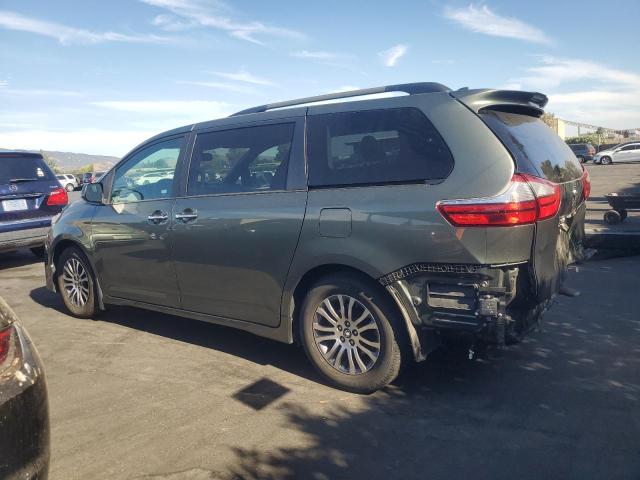 5TDYZ3DC5JS928173 - 2018 TOYOTA SIENNA XLE Vert photo 2