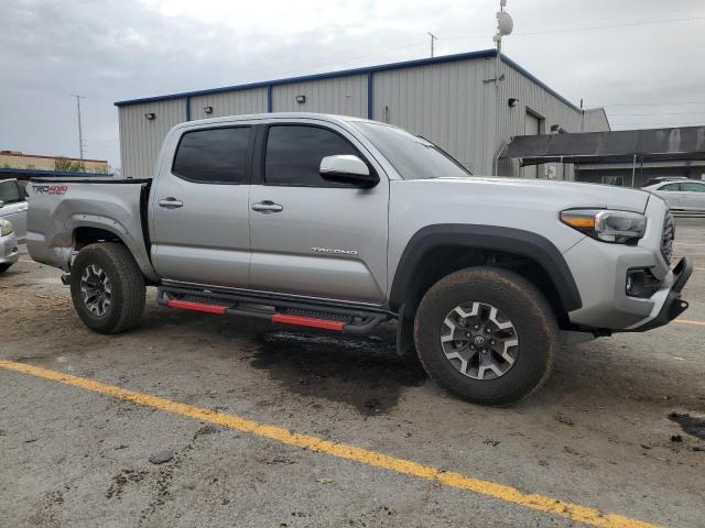3TMCZ5AN0PM598818 - 2023 TOYOTA TACOMA DOUBLE CAB Gümüş fotoğraf 4