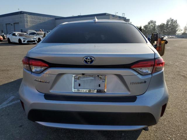 JTDEAMDEXN3010461 - 2022 TOYOTA COROLLA LE SILVER photo 6