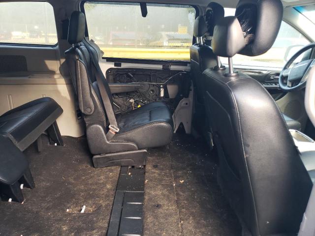 2C4RC1BG8GR286372 - 2016 CHRYSLER TOWN & COU TOURING WHITE photo 11