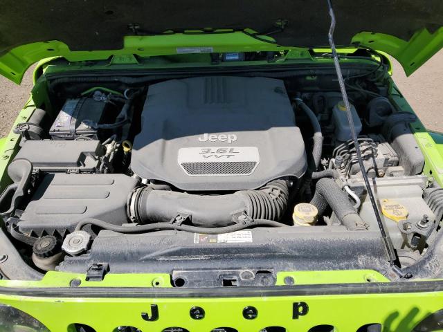 1C4BJWEG3DL537710 - 2013 JEEP WRANGLER U SAHARA Կանաչ լուսանկար 12