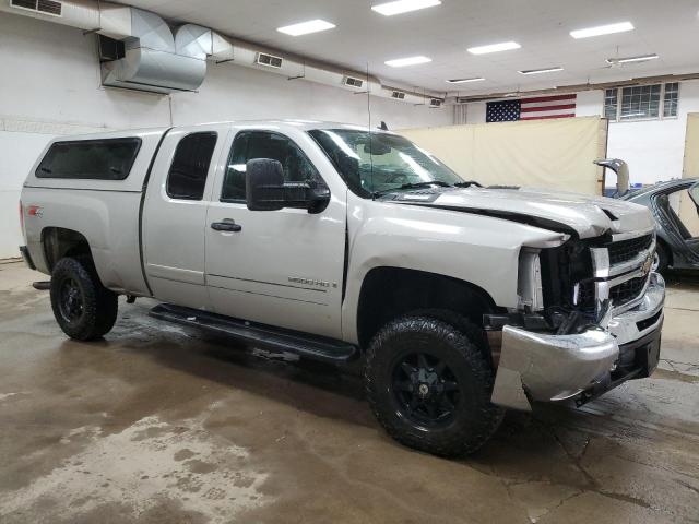 1GCHK29K78E208310 - 2008 CHEVROLET SILVERADO K2500 HEAVY DUTY SILVER photo 4