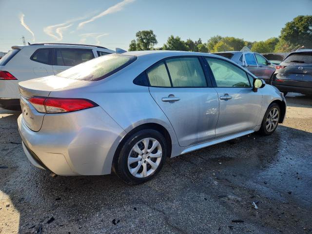 JTDEPMAE5N3017384 - 2022 TOYOTA COROLLA LE Gümüş fotoğraf 3