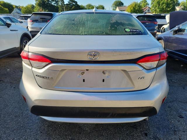 JTDEPMAE5N3017384 - 2022 TOYOTA COROLLA LE Gümüş fotoğraf 6