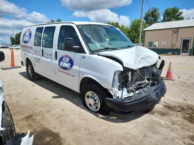1GCWGAFG5H1348303 - 2017 CHEVROLET EXPRESS G2500 WHITE photo 4