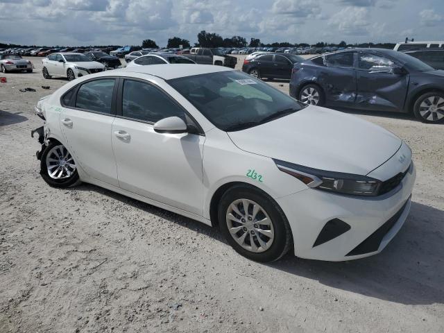 3KPF24AD5PE508415 - 2023 KIA FORTE LX WHITE photo 4