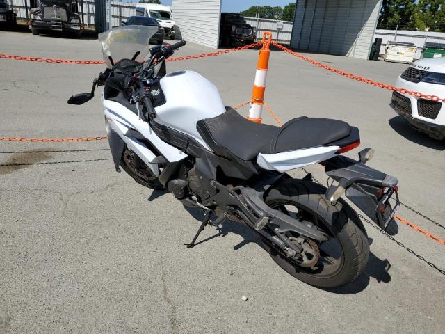 JKAEXEE18DDA11503 - 2013 KAWASAKI EX650 E WHITE photo 3