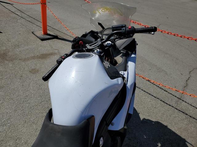 JKAEXEE18DDA11503 - 2013 KAWASAKI EX650 E WHITE photo 5