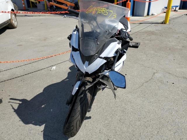 JKAEXEE18DDA11503 - 2013 KAWASAKI EX650 E WHITE photo 9