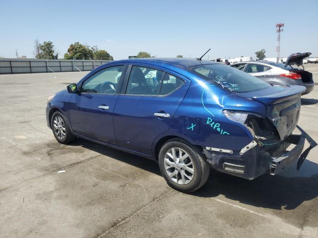 3N1CN7AP4JL878542 - 2018 NISSAN VERSA S BLUE photo 2
