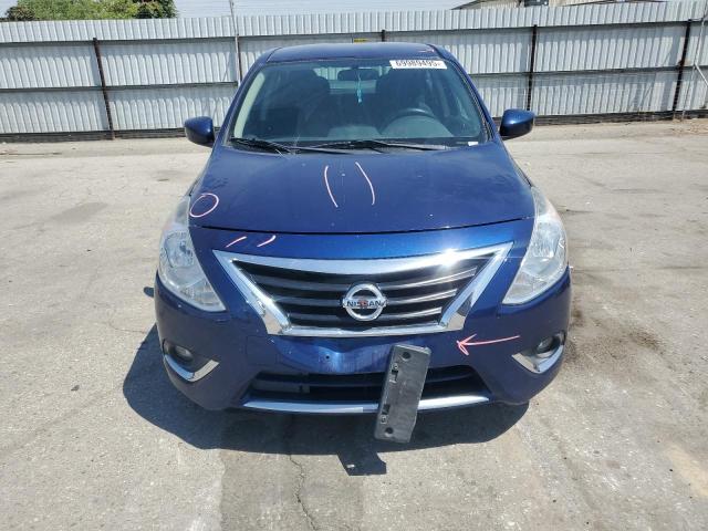 3N1CN7AP4JL878542 - 2018 NISSAN VERSA S BLUE photo 5