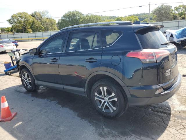 JTMZFREV5JJ751850 - 2018 TOYOTA RAV4 LE Blau Foto 2