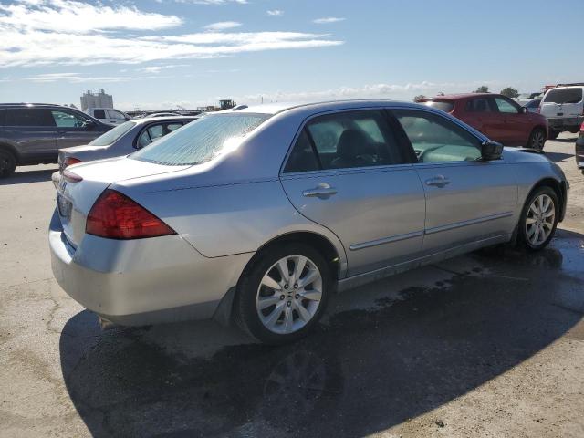 1HGCM665X7A030264 - 2007 HONDA ACCORD EX SILVER photo 3