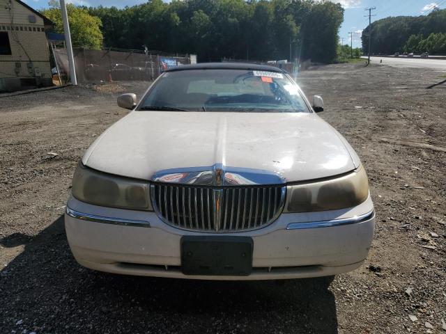 1LNHM81W3YY783851 - 2000 LINCOLN TOWN CAR EXECUTIVE Սպիտակ լուսանկար 5