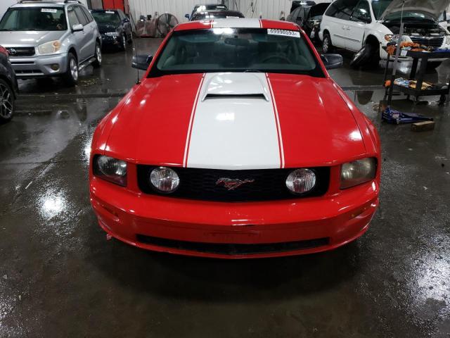 1ZVHT80N585158317 - 2008 FORD MUSTANG RED photo 5