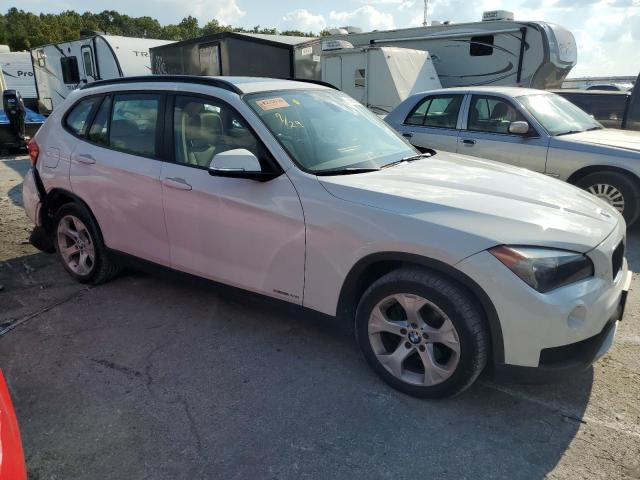 WBAVM1C51DVW43955 - 2013 BMW X1 SDRIVE28I WHITE photo 4