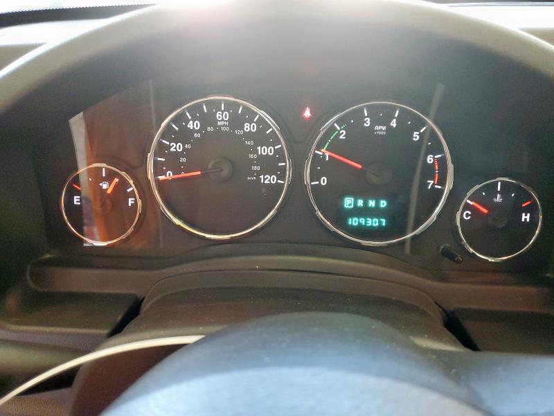 1C4PJMAK5CW142526 - 2012 JEEP LIBERTY SPORT SILVER photo 9