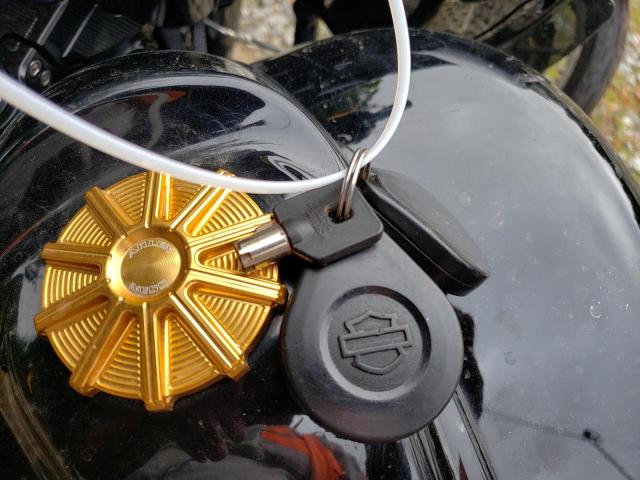 1HD1KHC19KB618733 - 2019 HARLEY-DAVIDSON FLTRX 黑色 照片 8