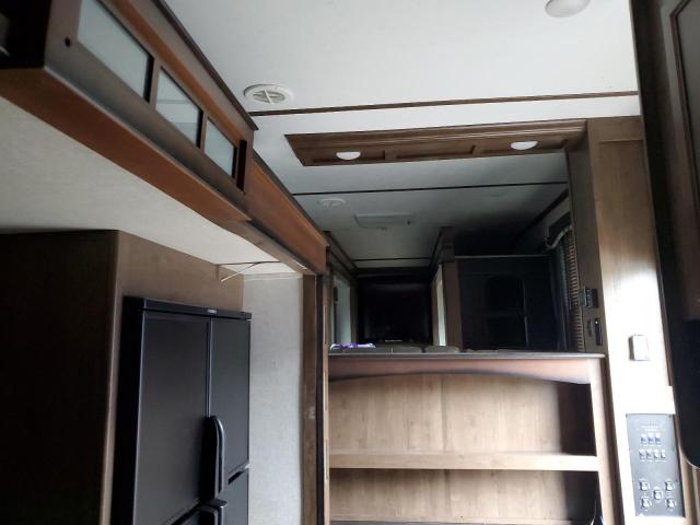 4YDF3672XJ2507759 - 2018 KEYSTONE COUGAR BEIGE photo 5