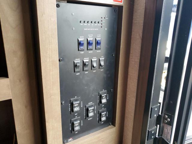 4YDF3672XJ2507759 - 2018 KEYSTONE COUGAR BEIGE photo 8