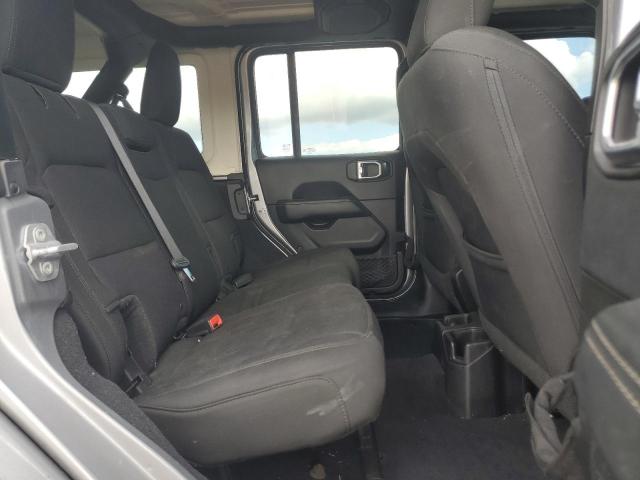 1C4HJXEN8JW142494 - 2018 JEEP WRANGLER UNLIMITED SAHARA SILVER photo 10