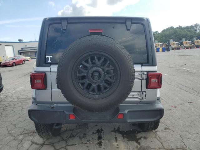1C4HJXEN8JW142494 - 2018 JEEP WRANGLER UNLIMITED SAHARA SILVER photo 6