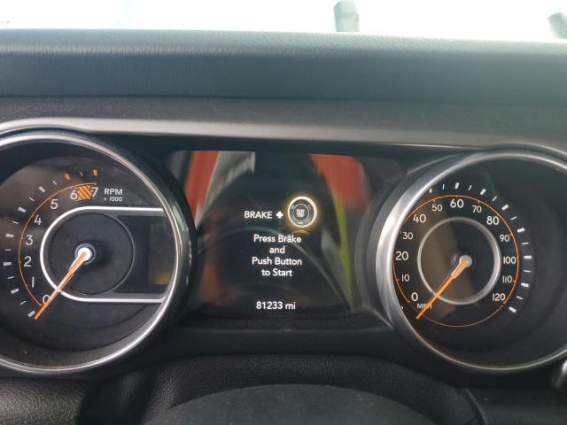 1C4HJXEN8JW142494 - 2018 JEEP WRANGLER UNLIMITED SAHARA SILVER photo 9