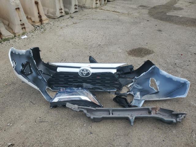 2T3P1RFV8SC513581 - 2025 TOYOTA RAV4 XLE 白色 照片 12