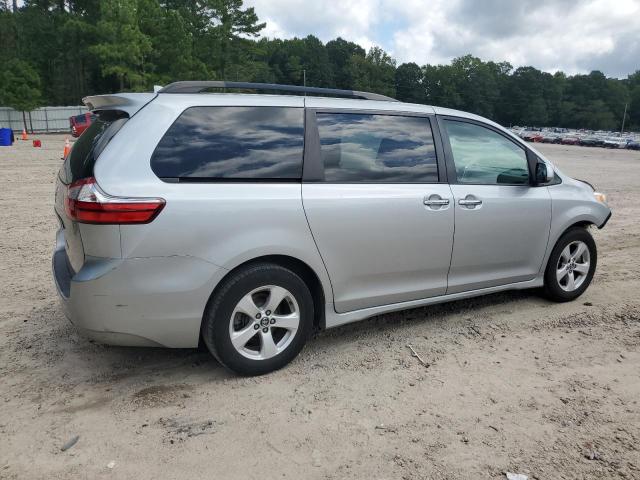 5TDKZ3DC0KS982049 - 2019 TOYOTA SIENNA LE 银色 照片 3