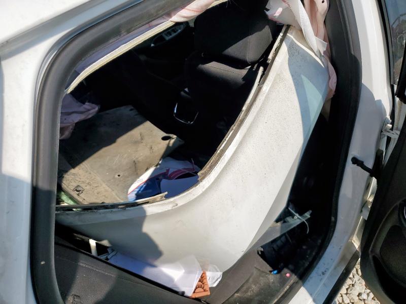 1G1ZD5ST6JF263469 - 2018 CHEVROLET MALIBU LT WHITE photo 12