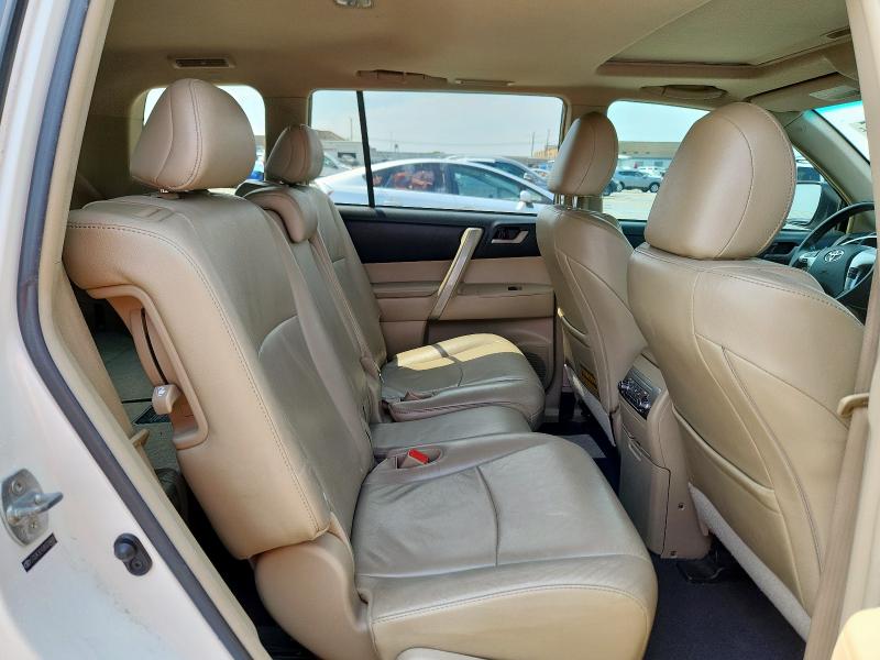 5TDZK3EH3BS036685 - 2011 TOYOTA HIGHLANDER BASE Blanc photo 11