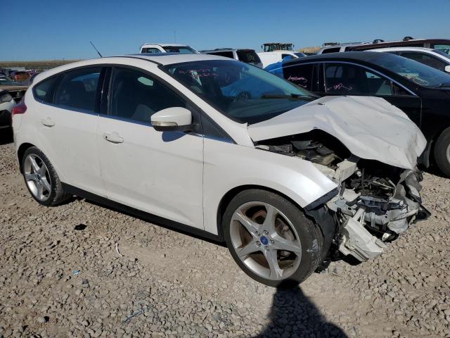 1FAHP3N2XCL390141 - 2012 FORD FOCUS TITANIUM WHITE photo 4