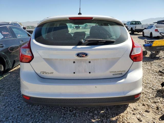 1FAHP3N2XCL390141 - 2012 FORD FOCUS TITANIUM WHITE photo 6