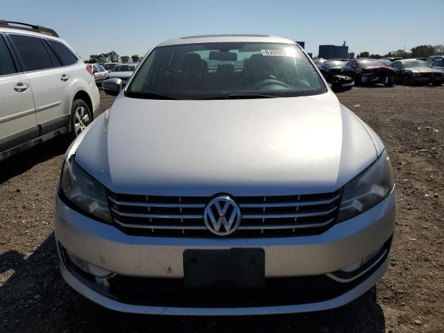 1VWCN7A38DC031479 - 2013 VOLKSWAGEN PASSAT SEL SILVER photo 5