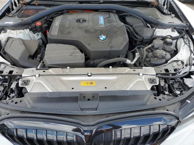 3MW5P9J0XN8C73901 - 2022 BMW 330XE WHITE photo 11