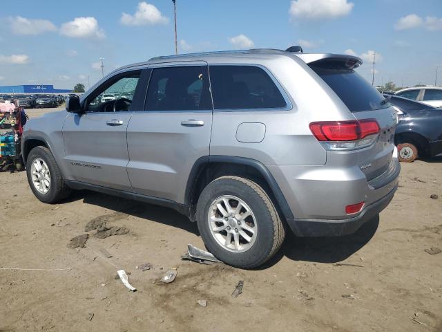 1C4RJFAG9LC171836 - 2020 JEEP GRAND CHEROKEE LAREDO SILVER photo 2