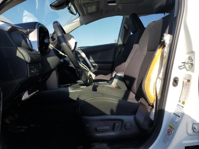 JTMRJREVXJD209303 - 2018 TOYOTA RAV4 HV LE WHITE photo 7