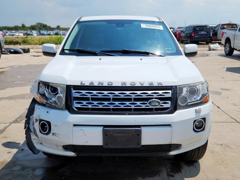 SALFR2BG4DH322338 - 2013 LAND ROVER LR2 HSE WHITE photo 5