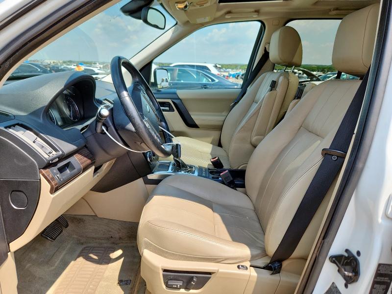 SALFR2BG4DH322338 - 2013 LAND ROVER LR2 HSE WHITE photo 7