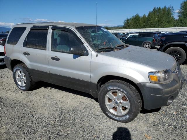 1FMYU93105KB28424 - 2005 FORD ESCAPE XLT SILVER photo 4