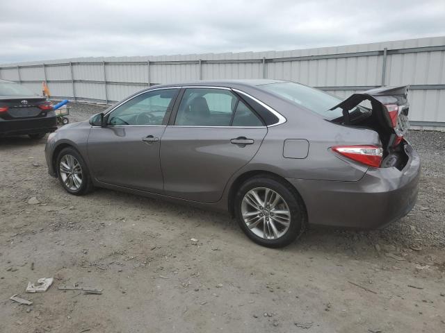 4T1BF1FK0GU599230 - 2016 TOYOTA CAMRY LE رمادي صورة 2