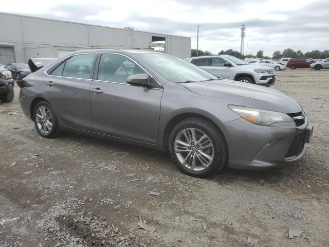 4T1BF1FK0GU599230 - 2016 TOYOTA CAMRY LE رمادي صورة 4